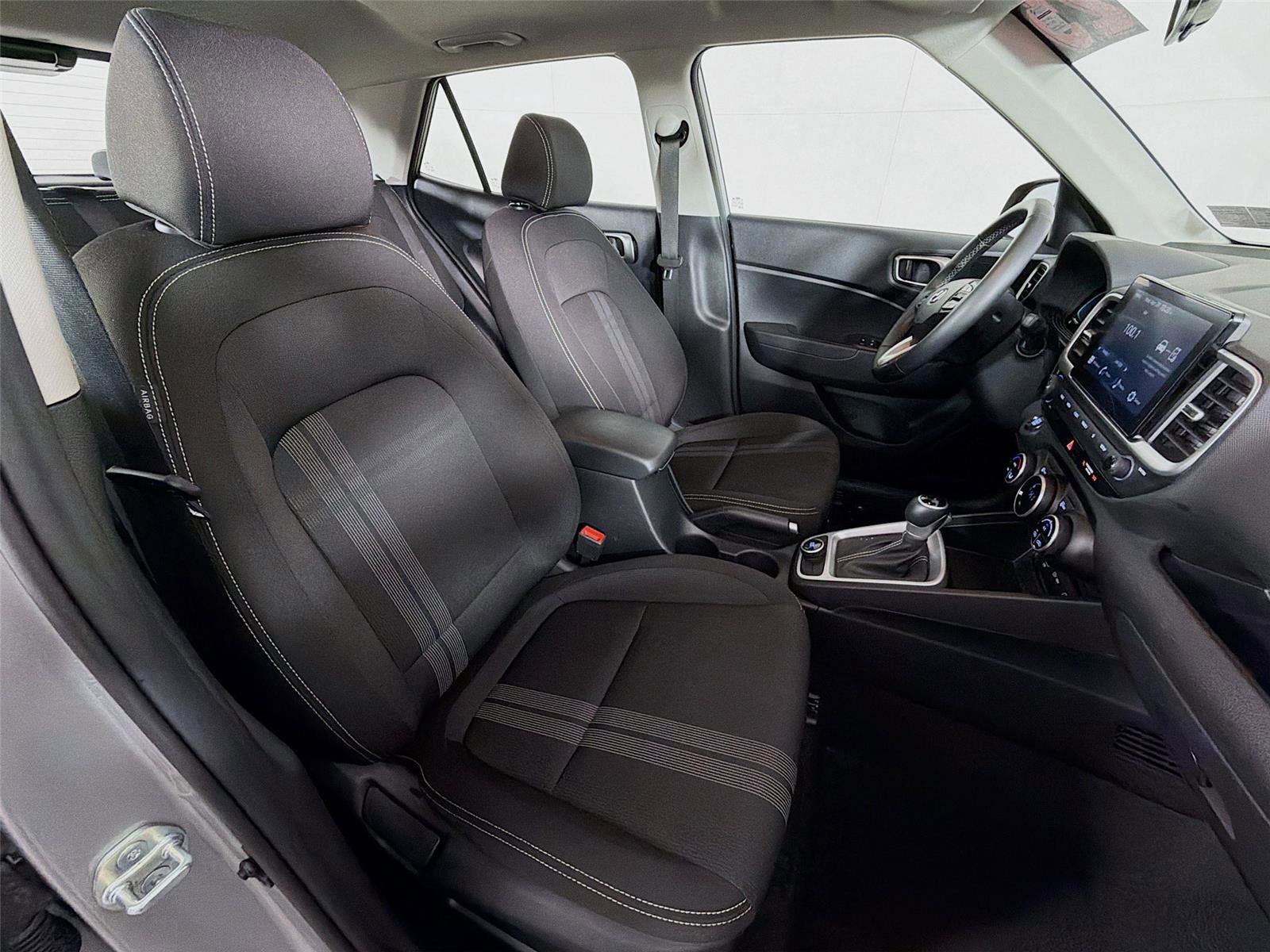 Used 2025 Hyundai Venue SEL FWD image 26