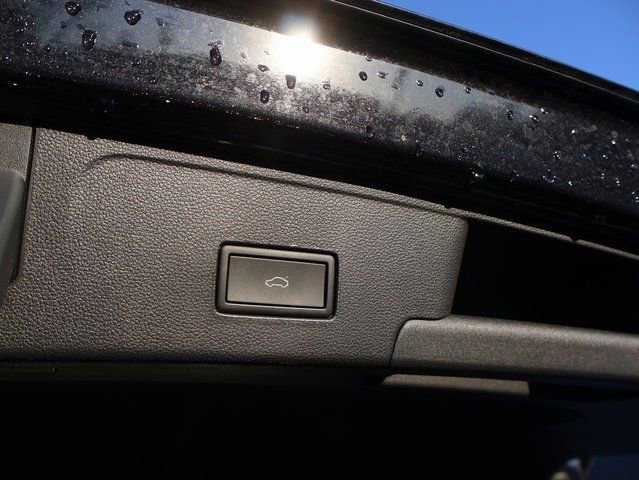 Used 2022 Volkswagen Atlas Cross Sport SEL R-Line image 17