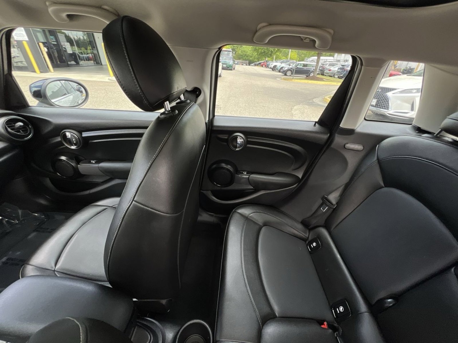 Used 2020 MINI Cooper 4-Door Hardtop w/ Storage Package image 7