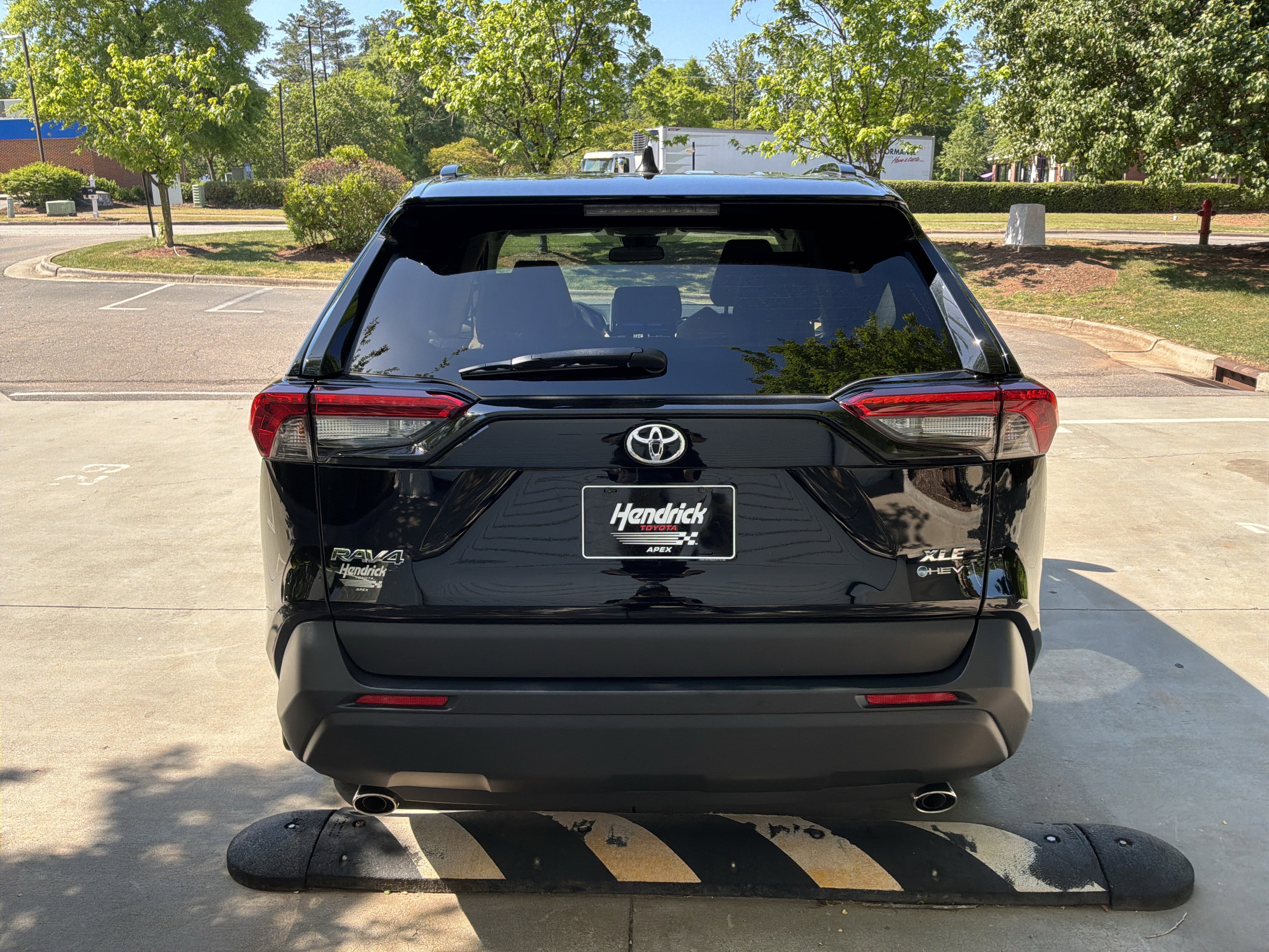 Used 2025 Toyota RAV4 XLE Premium AWD/4WD image 9