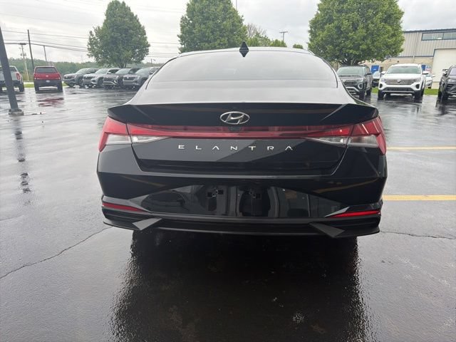 Used 2022 Hyundai Elantra SEL FWD image 5