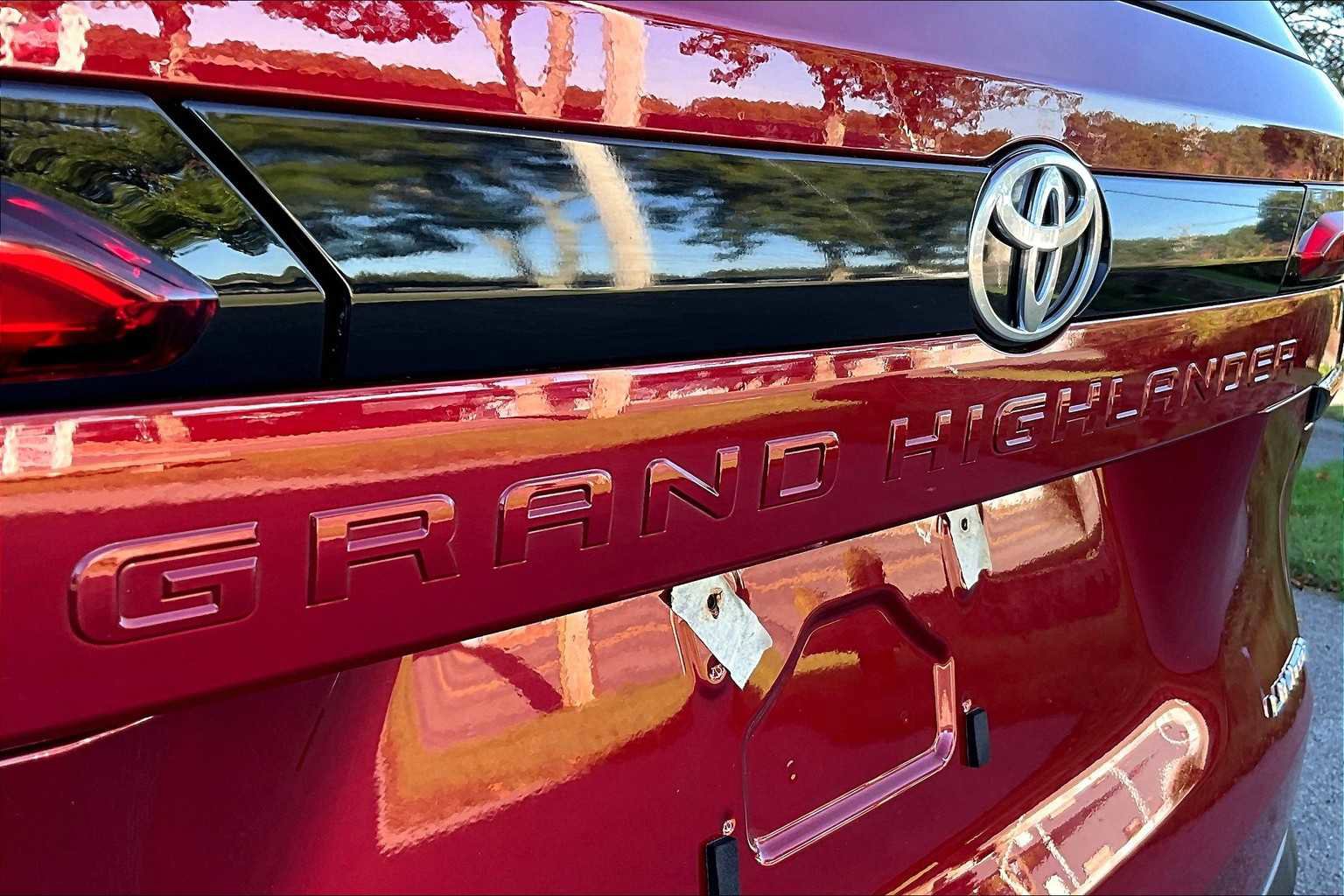 Used 2024 Toyota Grand Highlander Limited image 28
