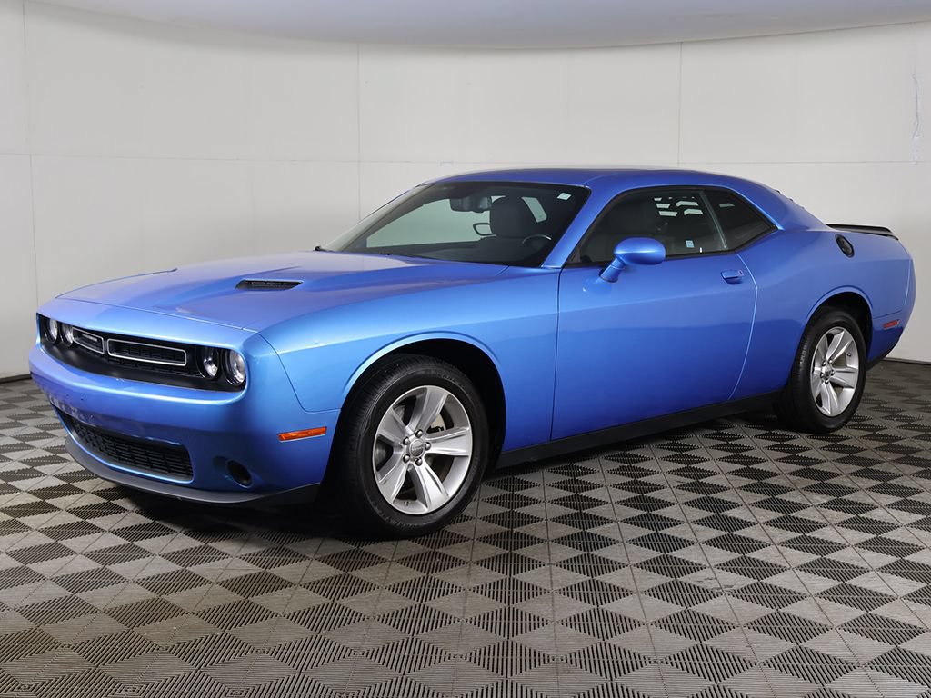 Used 2023 Dodge Challenger SXT RWD image 5
