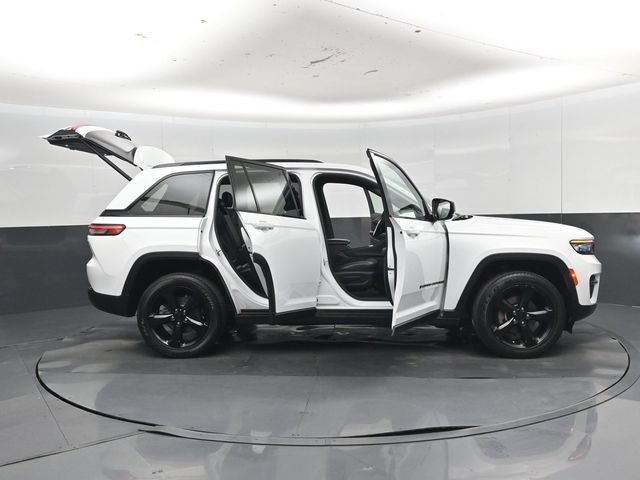 Used 2024 Jeep Grand Cherokee Altitude AWD/4WD image 60