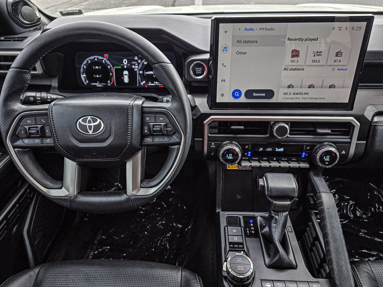 Used 2025 Toyota 4Runner Limited w/ Tow Technology Package AWD/4WD image 36