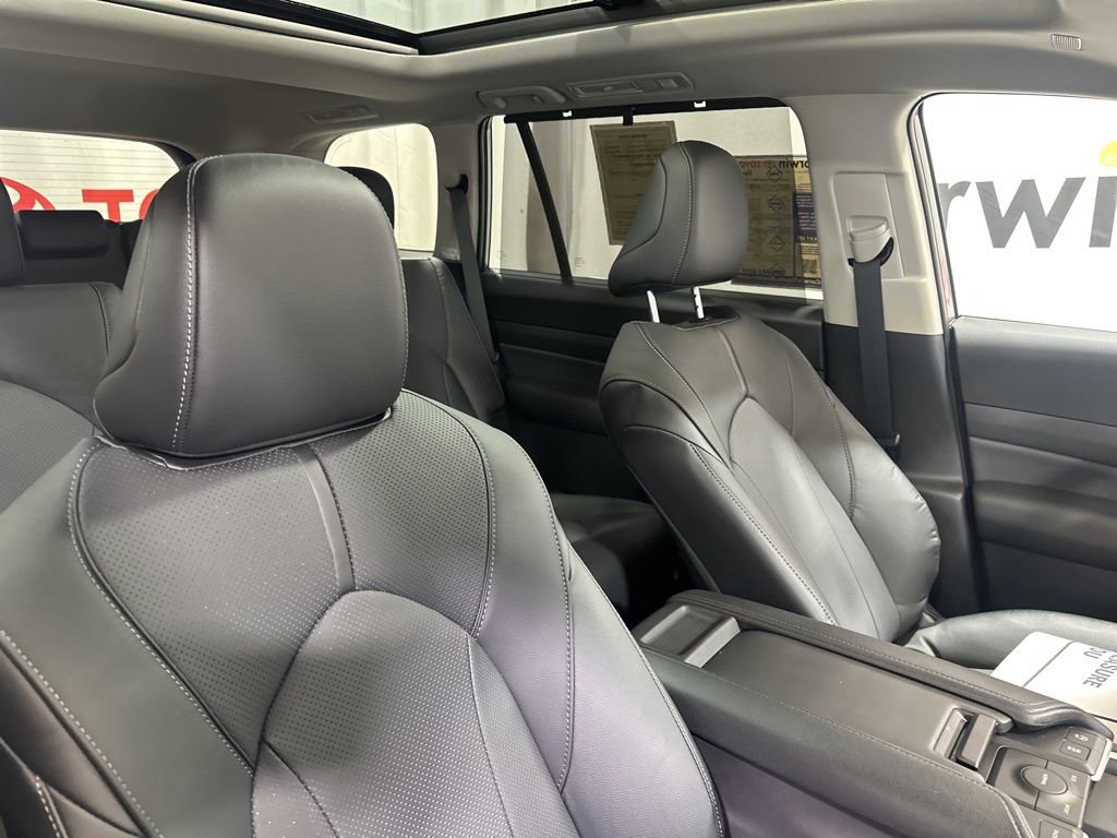 Used 2026 Toyota Grand Highlander Limited image 10