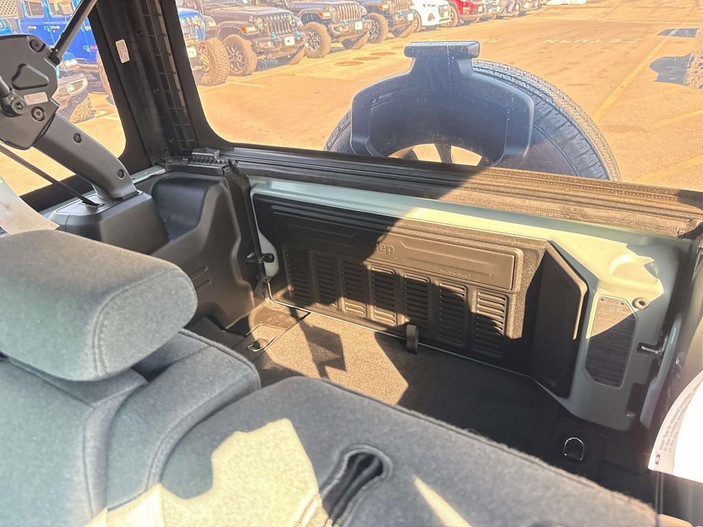 Used 2024 Jeep Wrangler Unlimited Sahara image 13