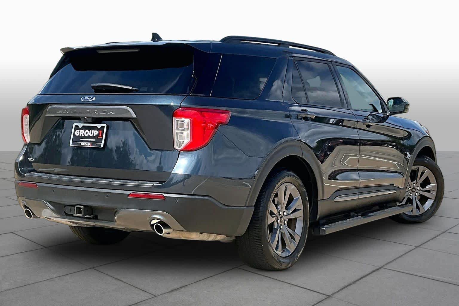 Used 2022 Ford Explorer XLT w/ Equipment Group 202A RWD image 13