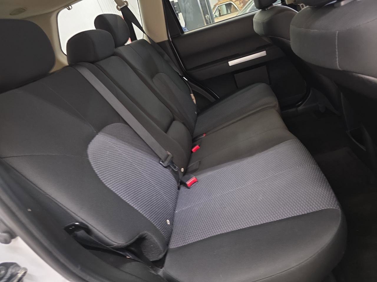 Used 2011 Mitsubishi Endeavor LS image 33