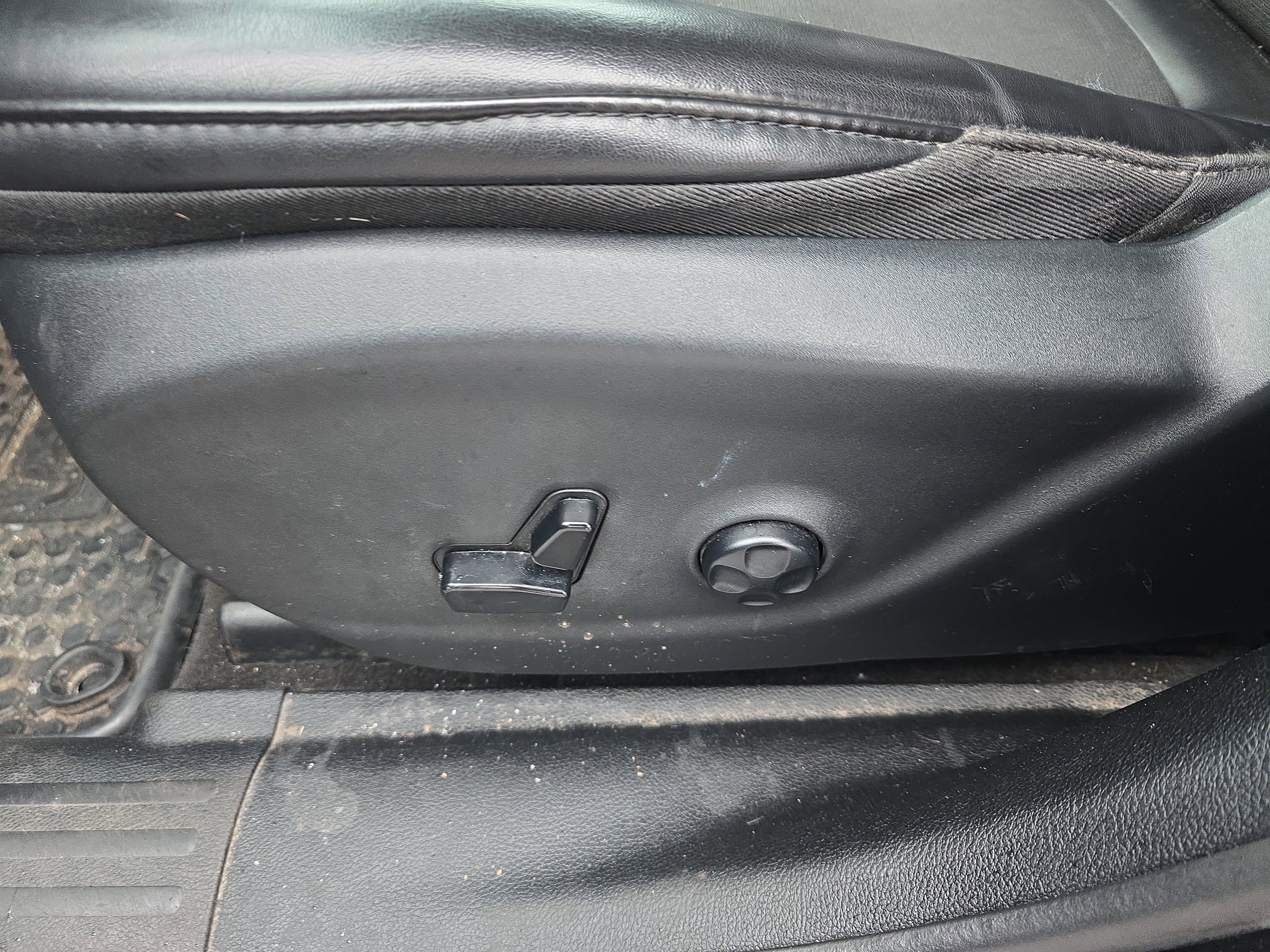 Used 2020 Jeep Cherokee Latitude Plus w/ Cold Weather Group image 19