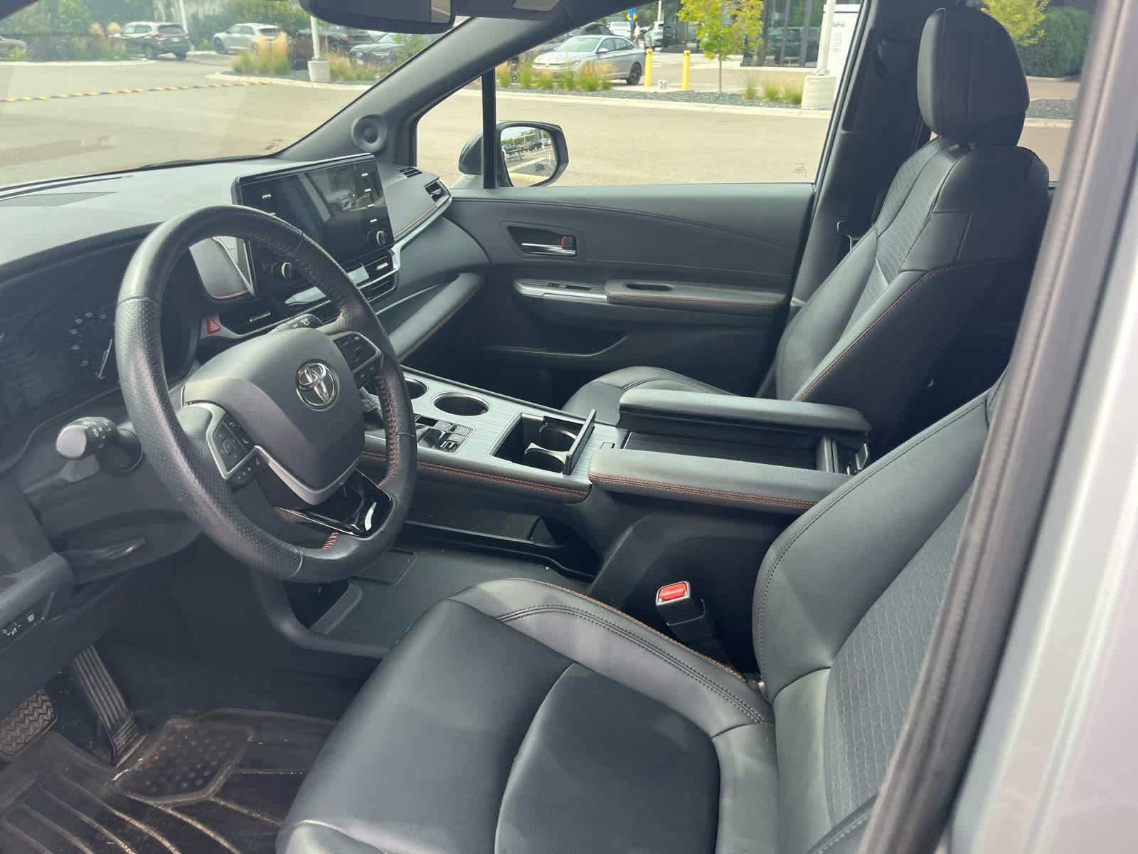 Used 2021 Toyota Sienna XSE w/ XSE Plus Package FWD image 9