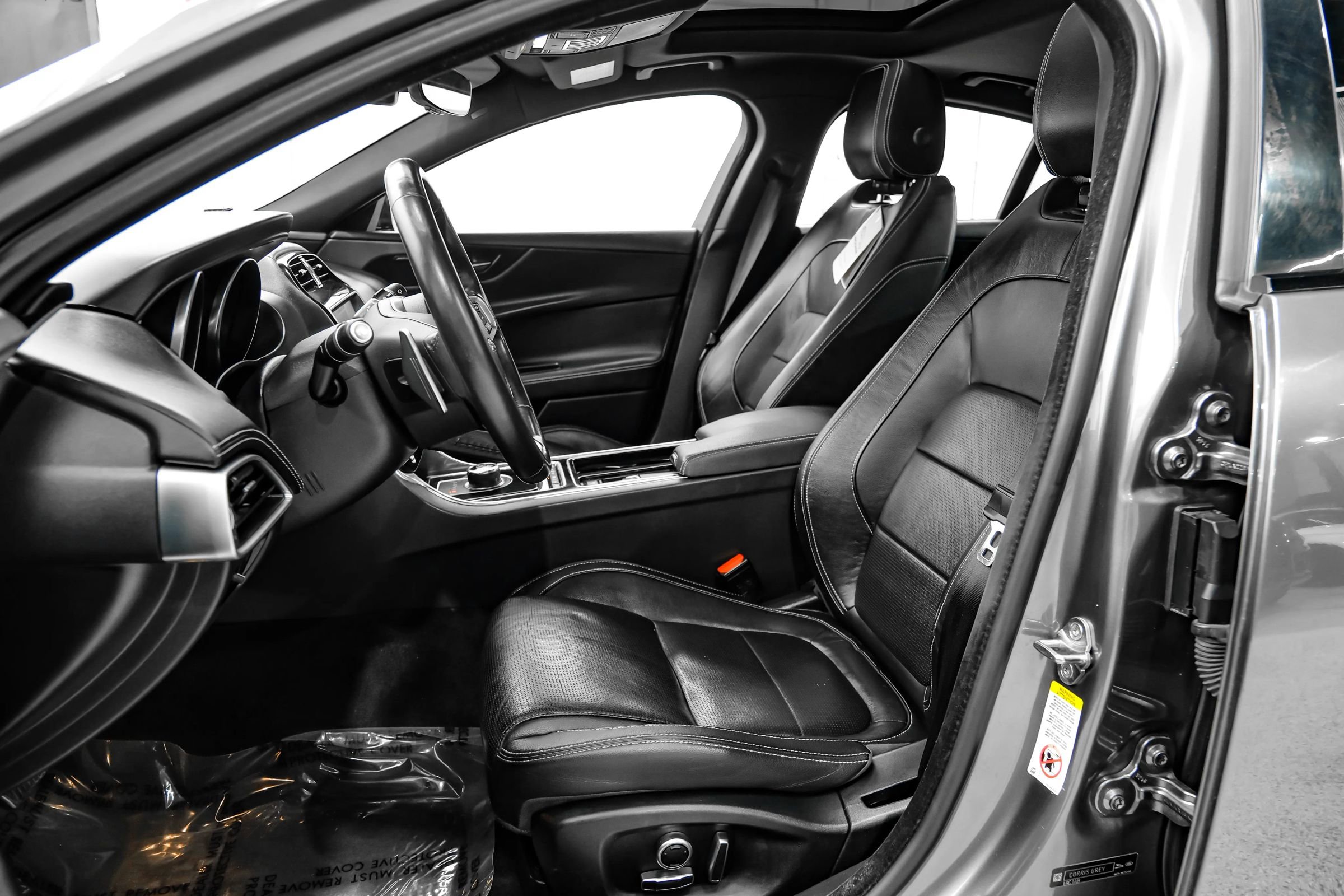 Used 2019 Jaguar XE R-Sport AWD/4WD image 40