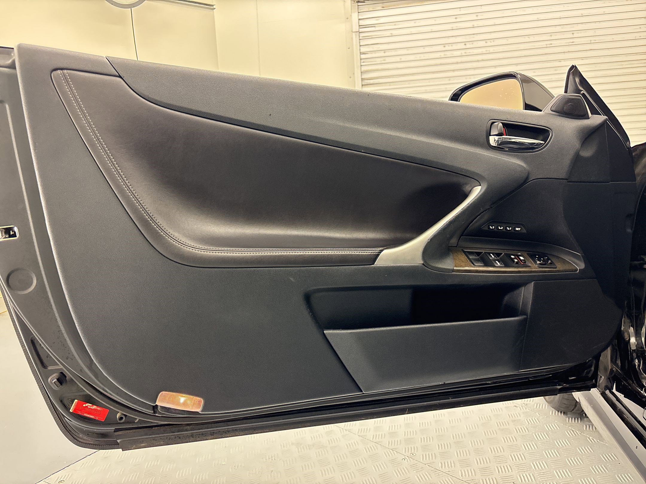 Used 2011 Lexus IS 350C w/ Luxury Pkg RWD image 19