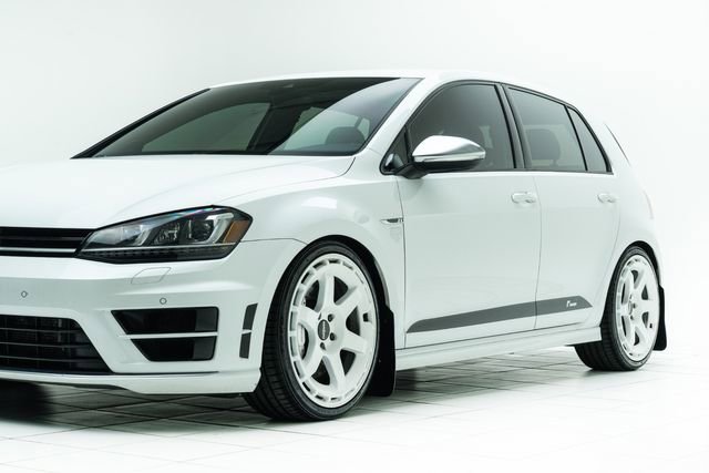 Used 2017 Volkswagen Golf R 4-Door image 9