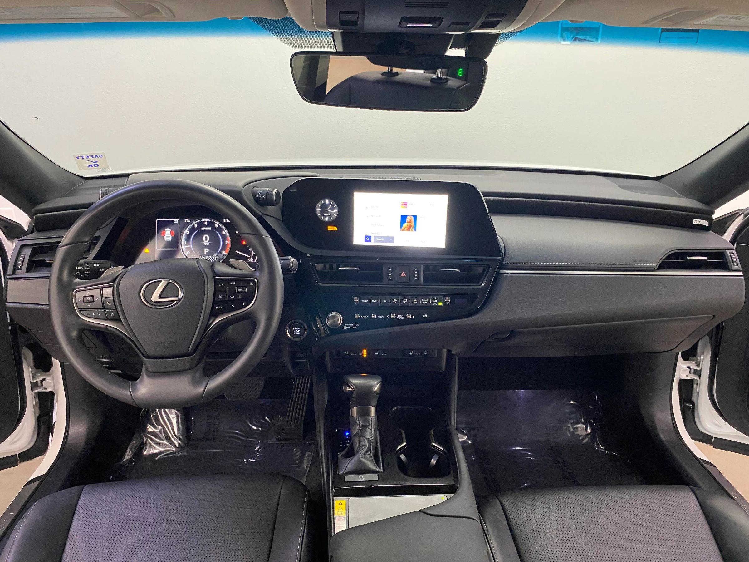 Used 2024 Lexus ES 350 w/ Premium Package image 13