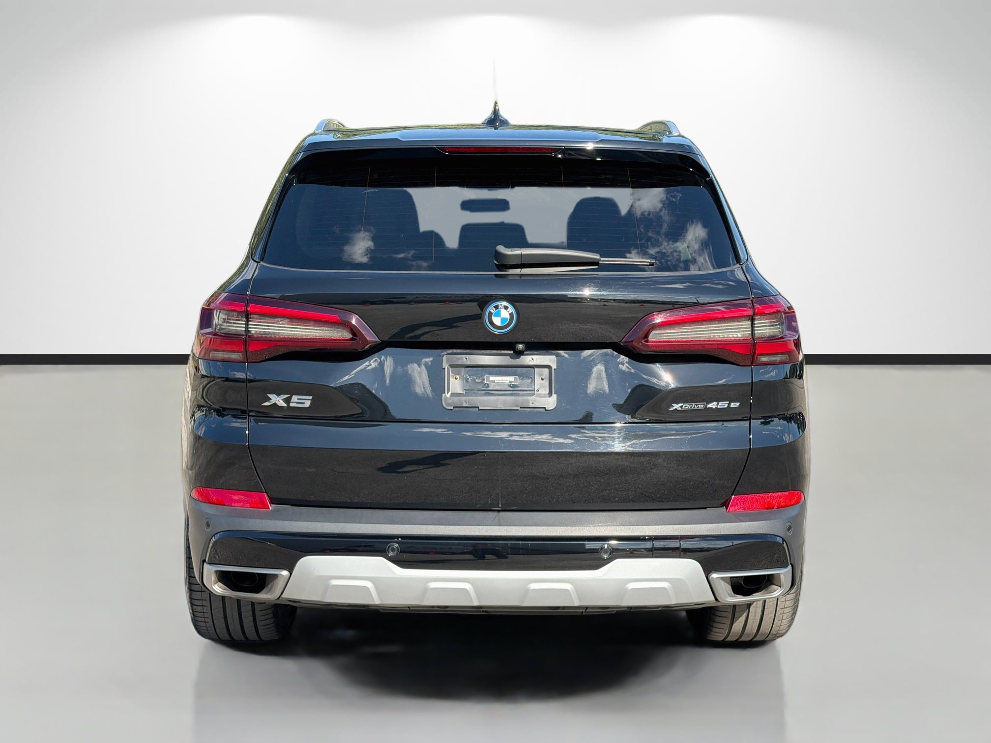 Used 2023 BMW X5 xDrive45e w/ Parking Assistance Package AWD/4WD image 4