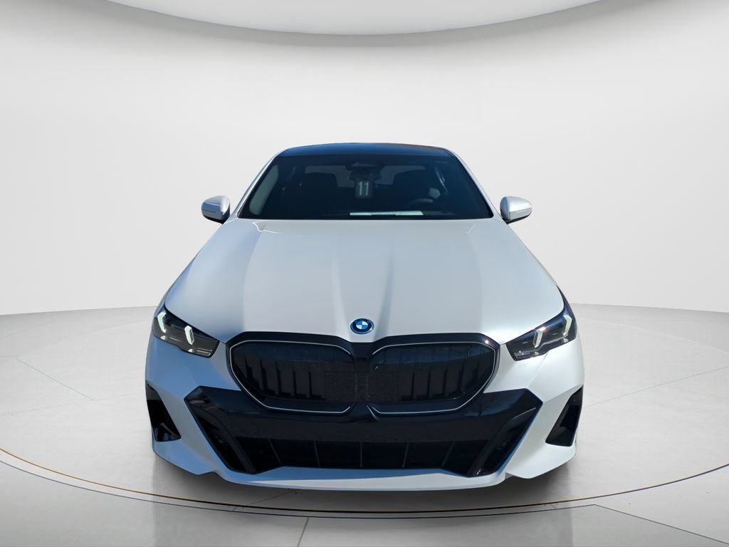 New 2026 BMW 550e xDrive w/ Premium Package AWD/4WD image 9