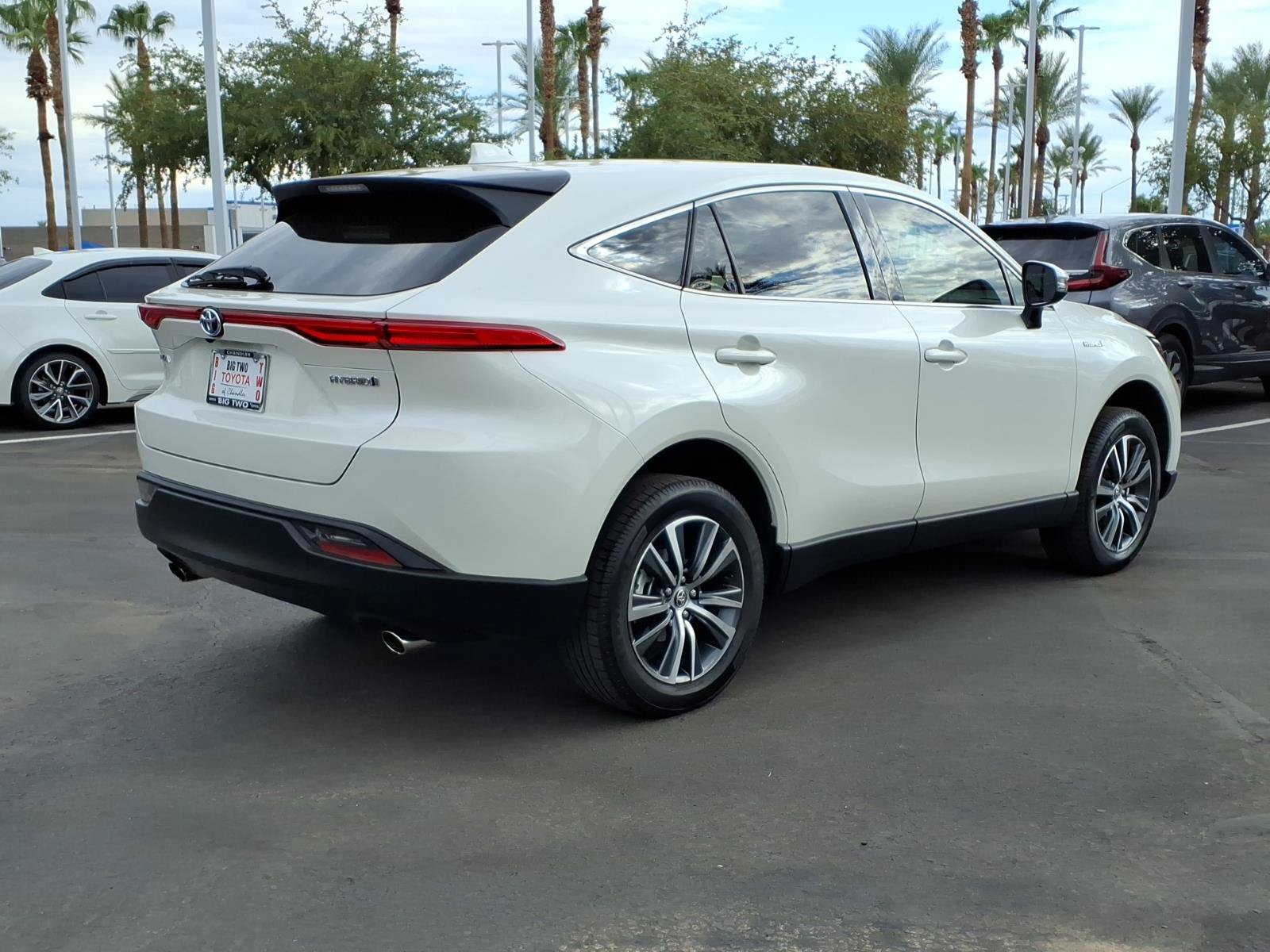 Certified 2021 Toyota Venza LE w/ Carpet Mat Package (TMS) AWD/4WD image 4