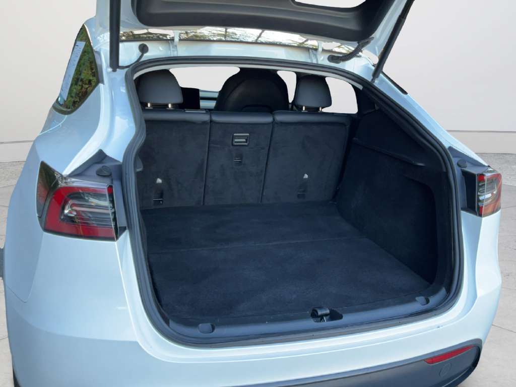 Used 2024 Tesla Model Y 2WD image 23