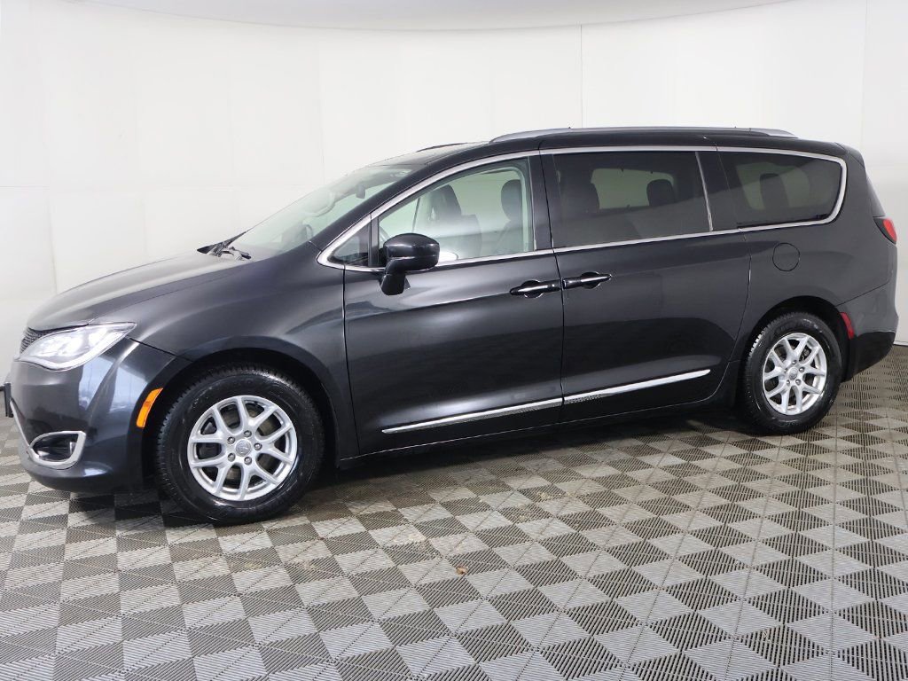 Used 2020 Chrysler Pacifica Touring-L FWD image 16