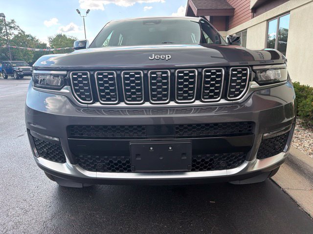 Used 2023 Jeep Grand Cherokee L Summit w/ Luxury Tech Group V AWD/4WD image 13