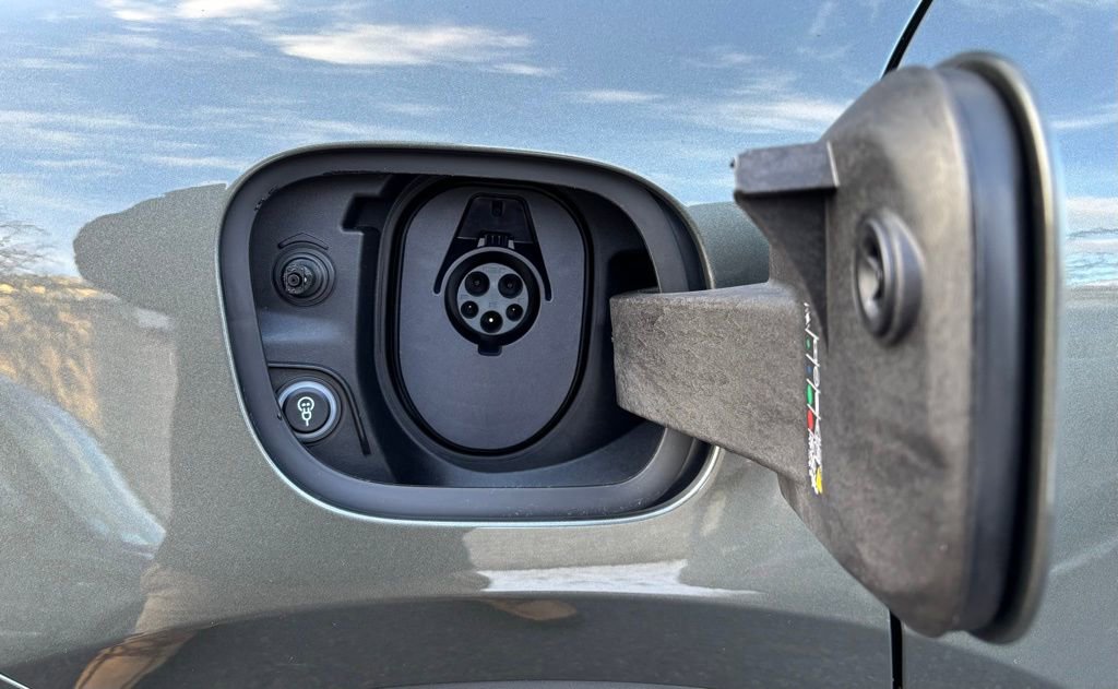 New 2025 Porsche Macan 4 Electric image 16