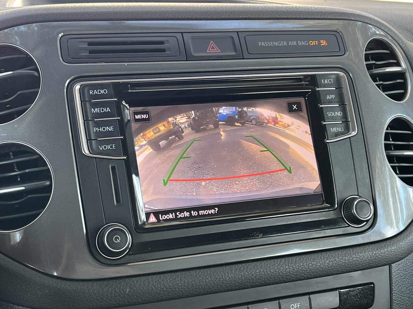 Used 2018 Volkswagen Tiguan Limited image 16