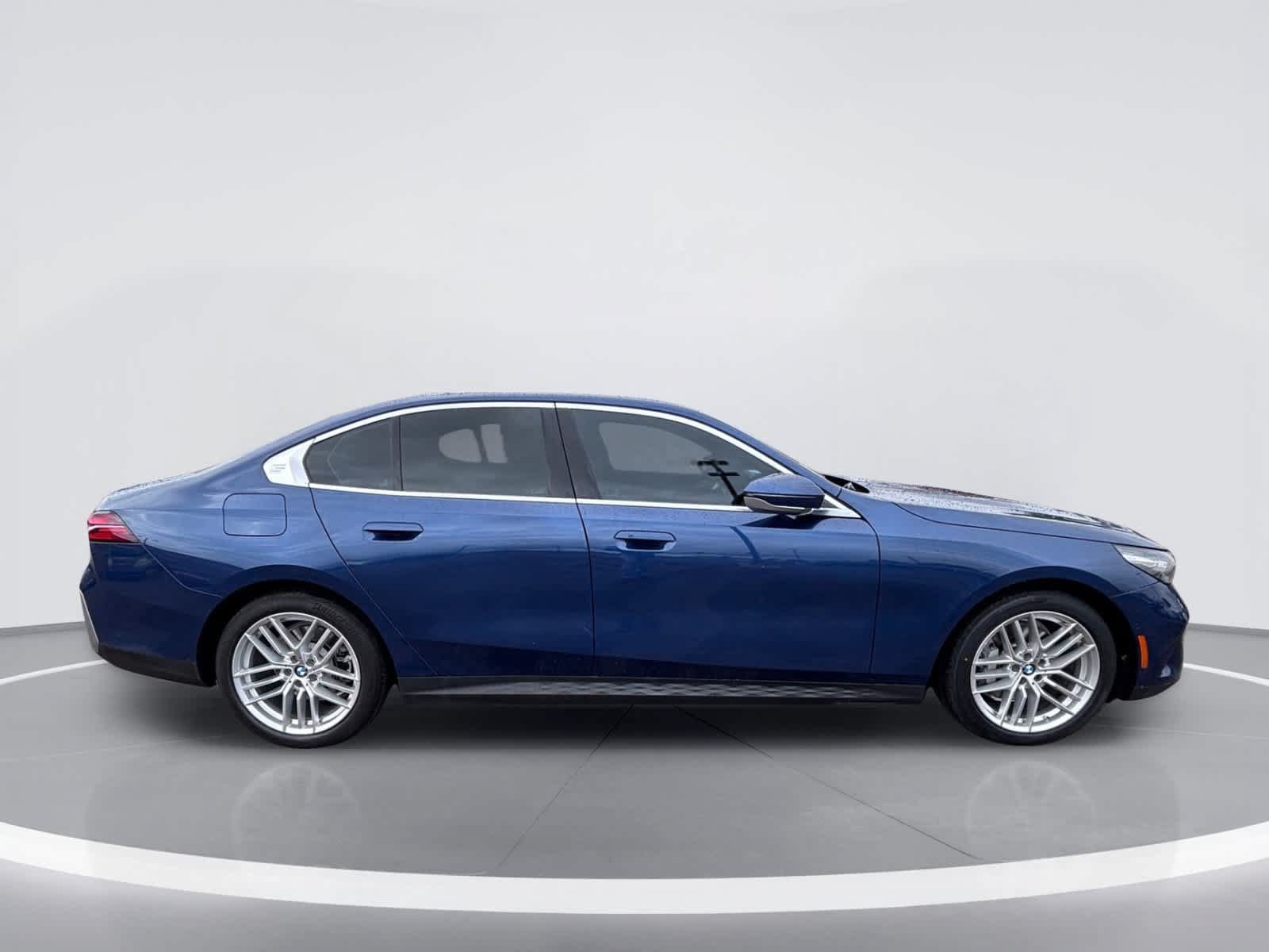 Used 2025 BMW 530i RWD image 9
