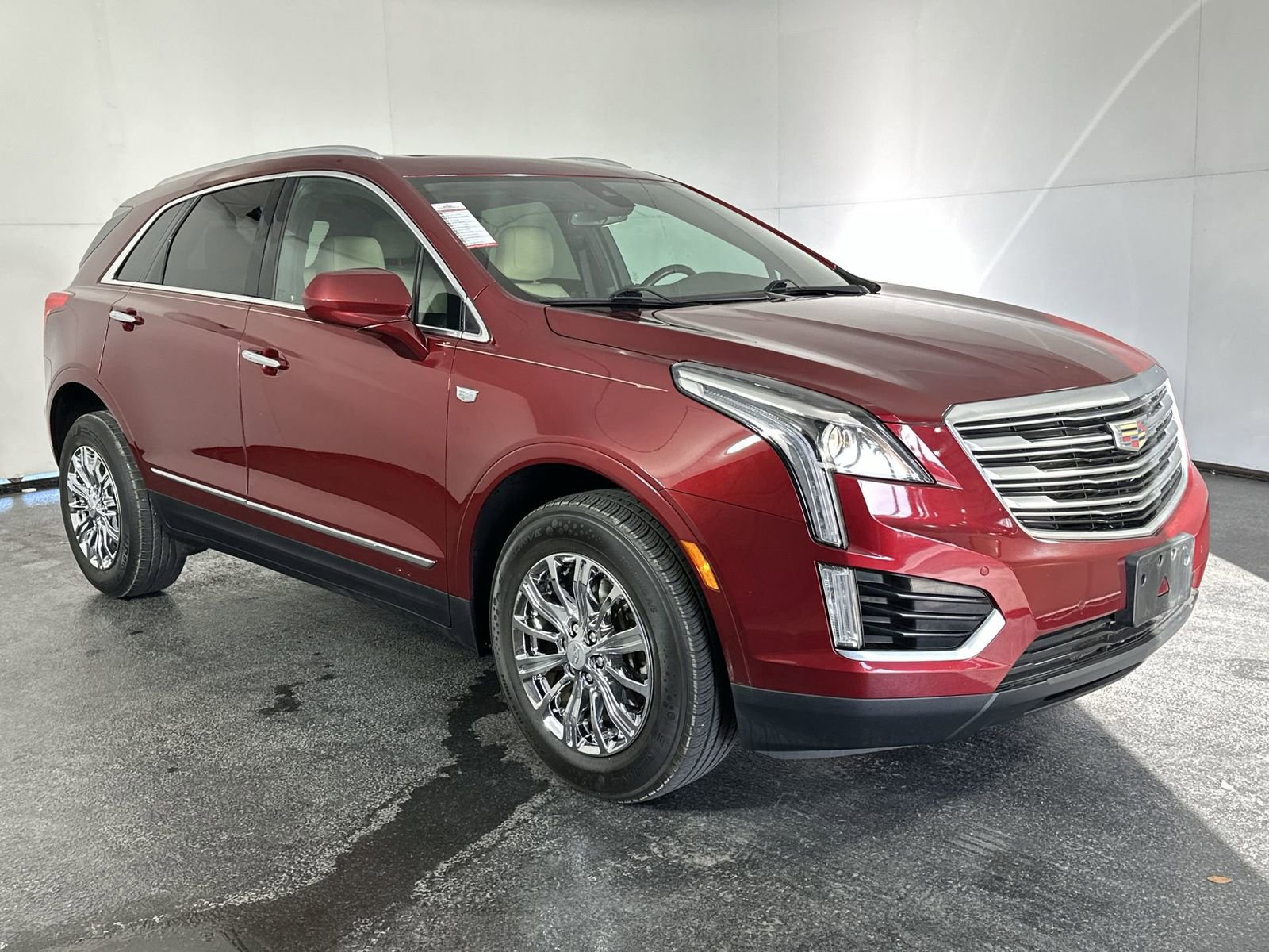 Used 2017 Cadillac XT5 Luxury w/ Driver Awareness Package image 2