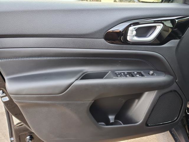 Used 2026 Jeep Compass Limited image 17
