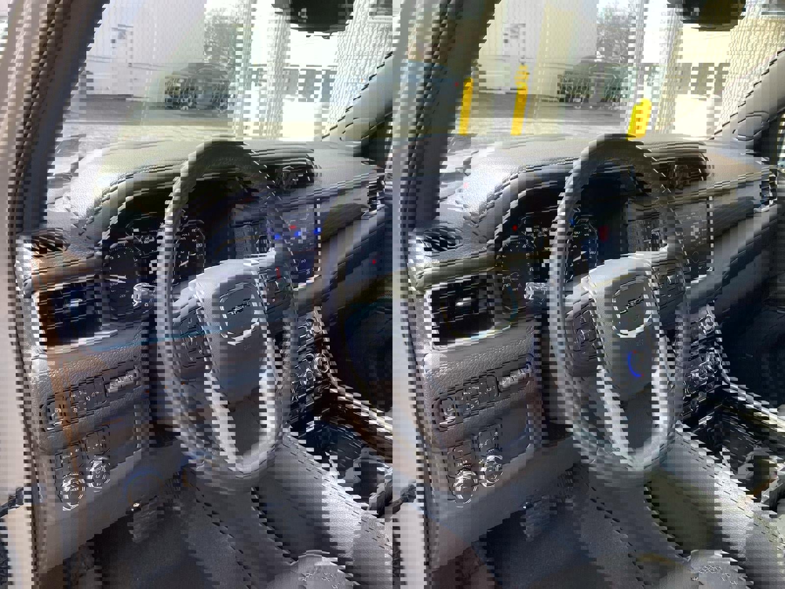 Used 2021 GMC Yukon Denali w/ Denali Premium Package image 21