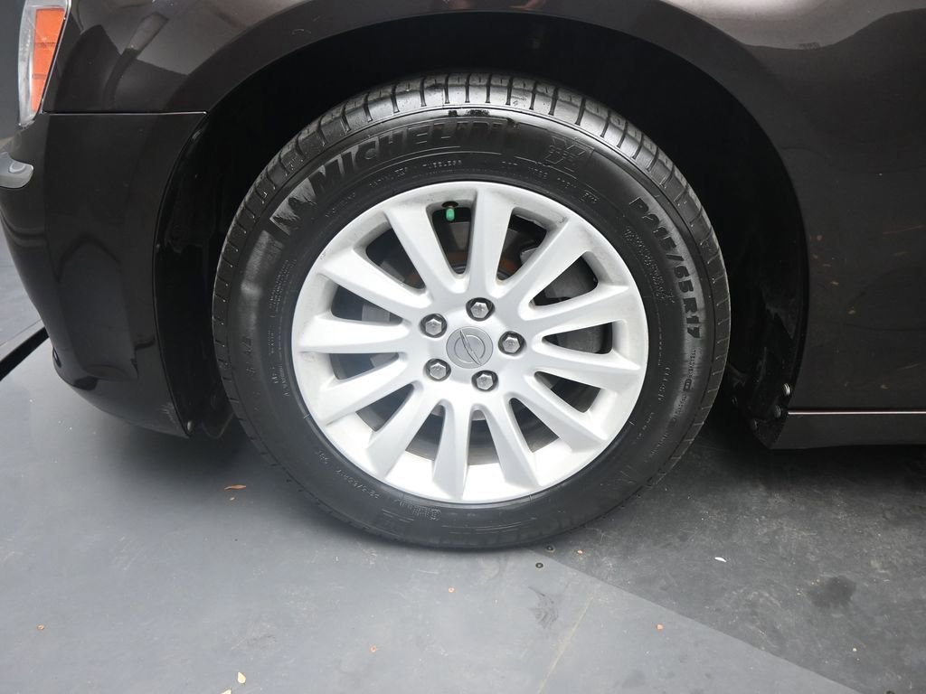 Used 2013 Chrysler 300 Base image 23