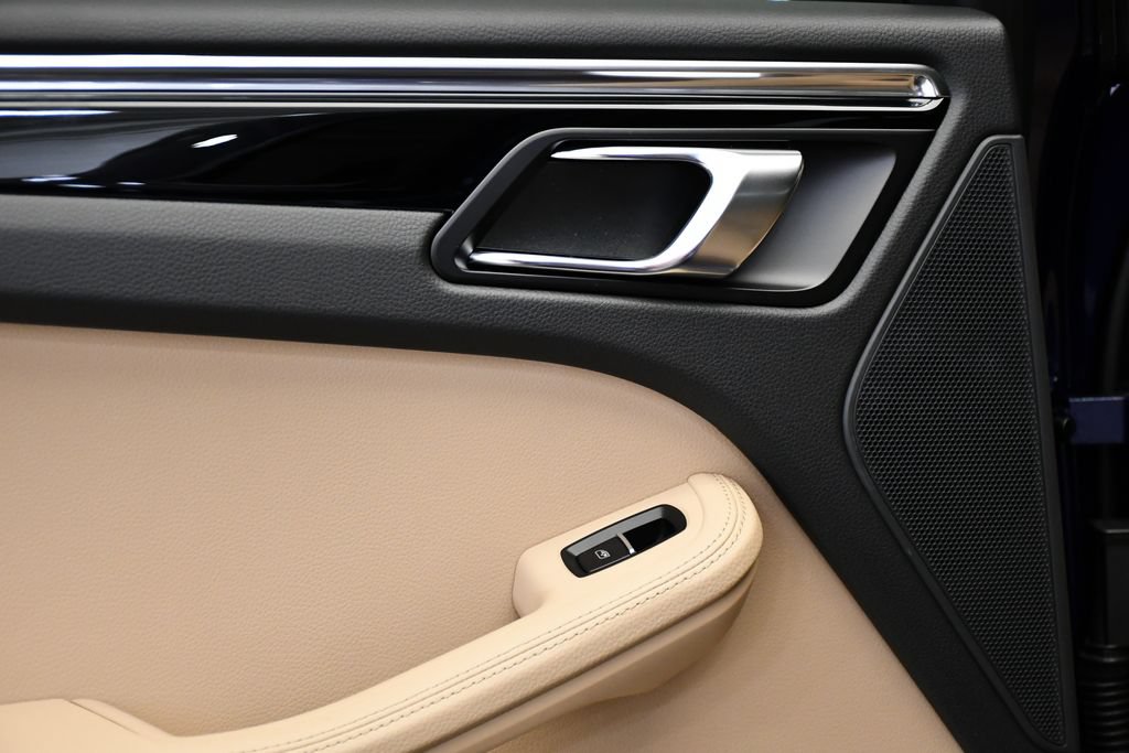 Certified 2026 Porsche Macan Turbo AWD/4WD image 40