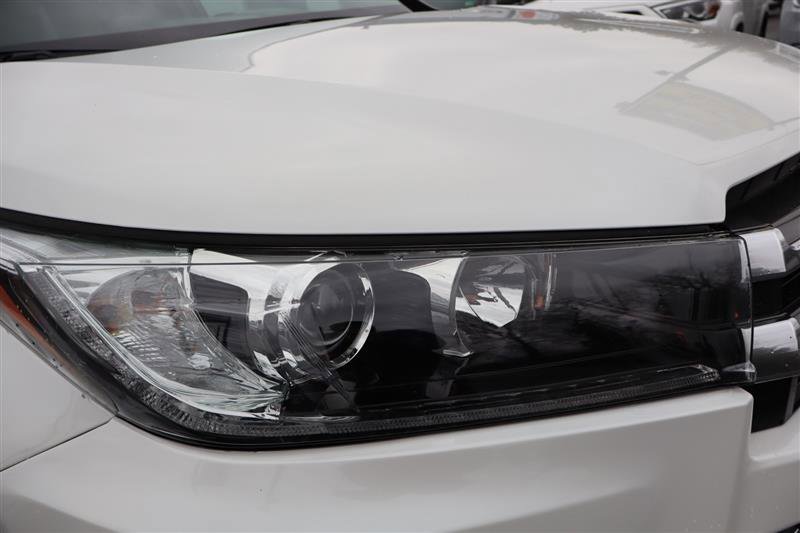Used 2019 Toyota Highlander AWD V6 image 27