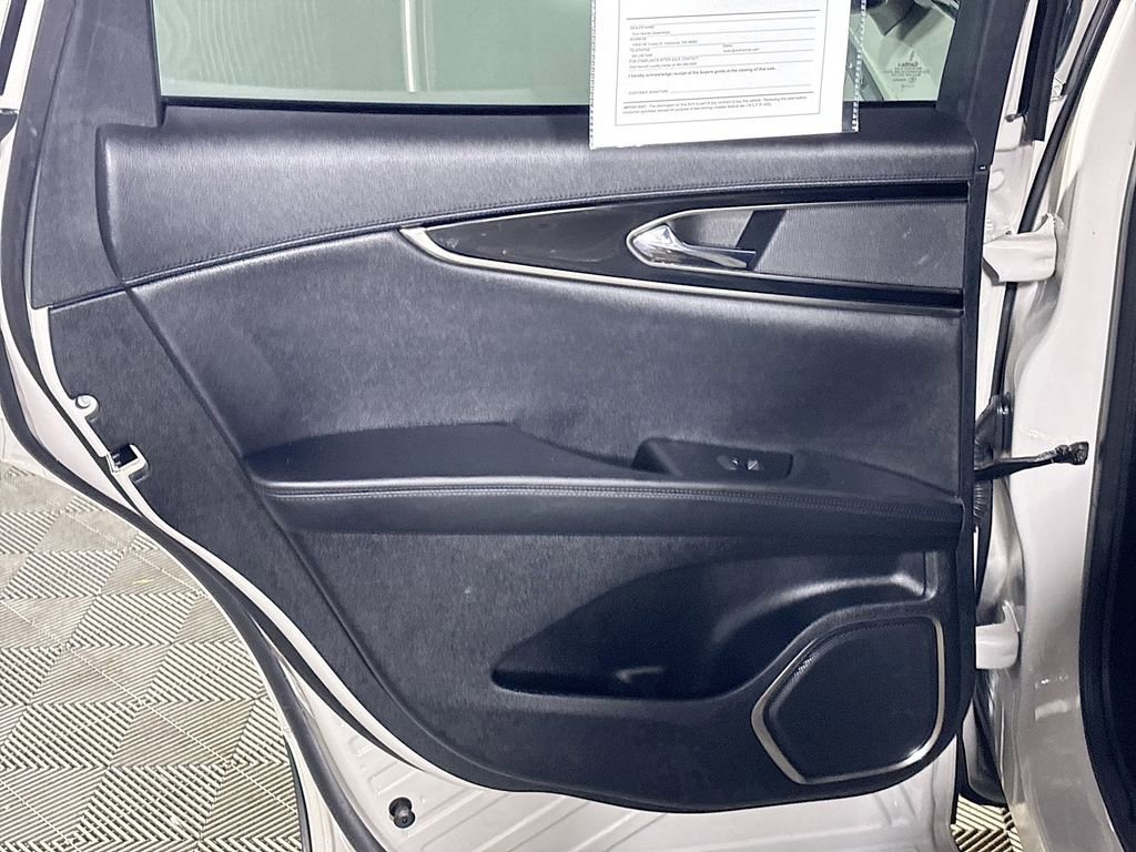 Used 2022 Lincoln Nautilus FWD w/ Premium Package image 19