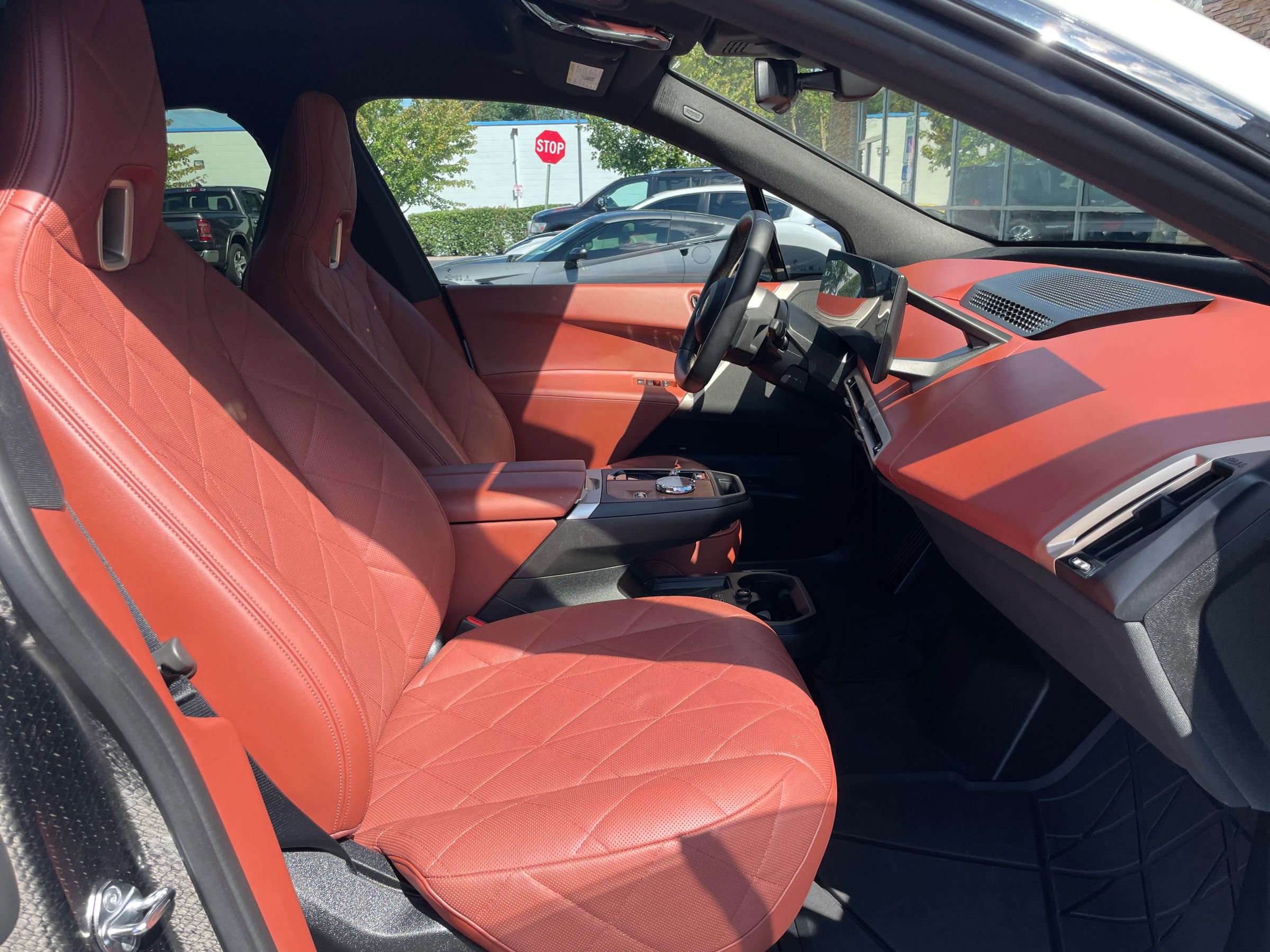Used 2024 BMW iX xDrive50 w/ Luxury Package image 38