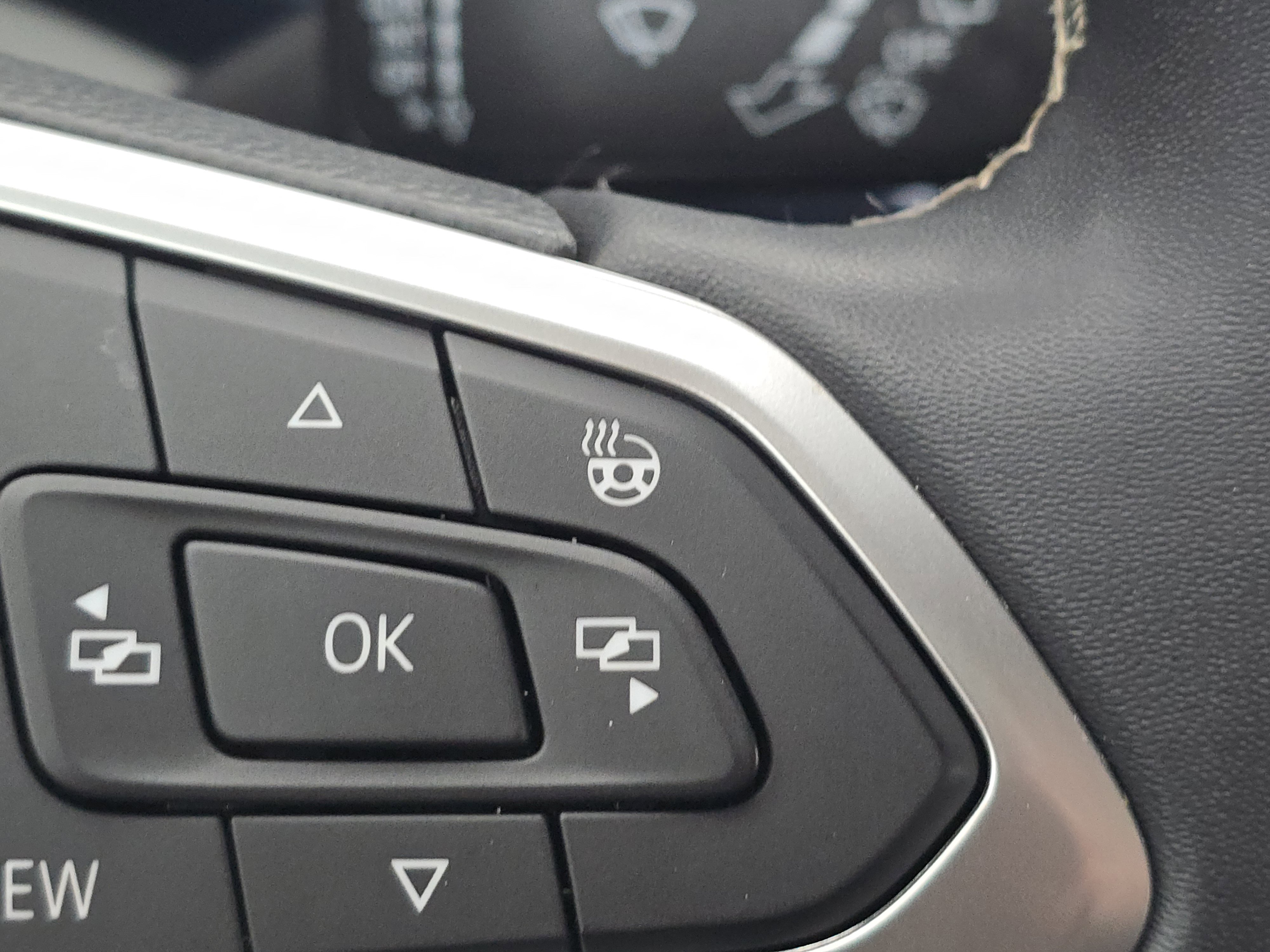 Certified 2023 Volkswagen Taos SE w/ Panoramic Sunroof Package image 26