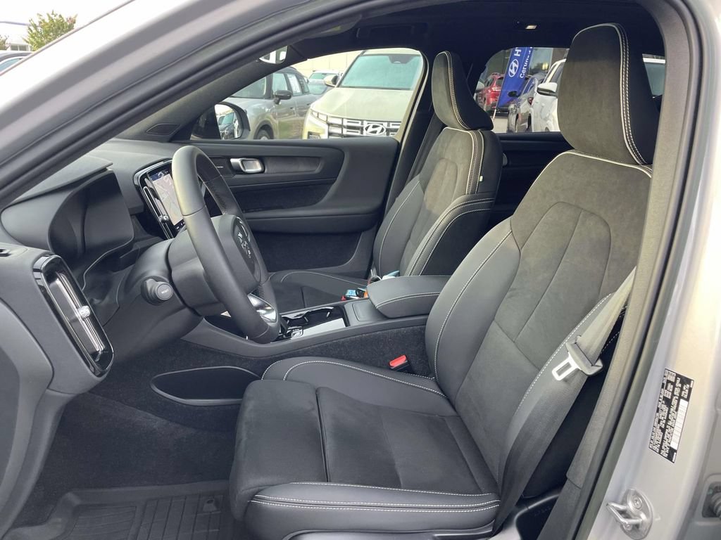 Used 2023 Volvo XC40 Recharge Ultimate w/ Protection Package Premier AWD/4WD image 8