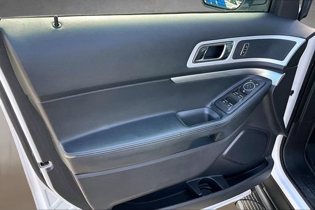 Used 2014 Ford Explorer XLT w/ Equipment Group 201A AWD/4WD image 14