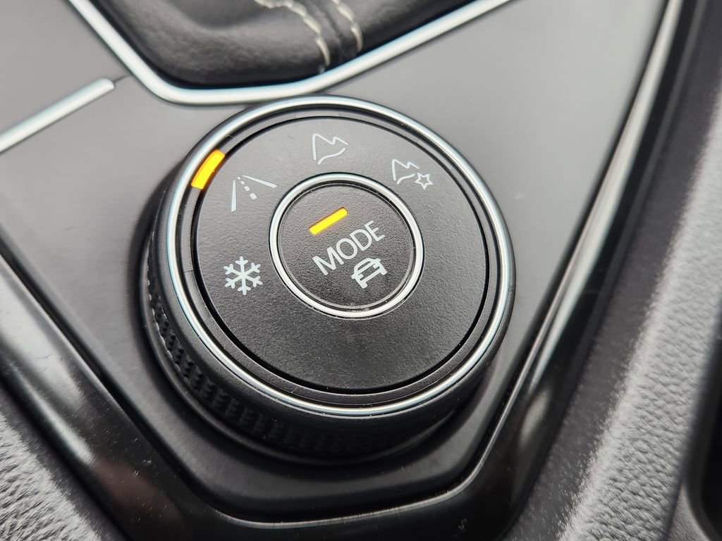 Certified 2024 Volkswagen Taos SE image 25