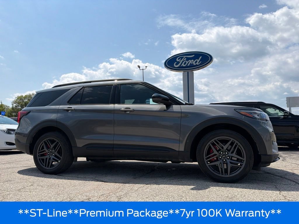Used 2025 Ford Explorer ST-Line w/ Premium Package AWD/4WD image 4