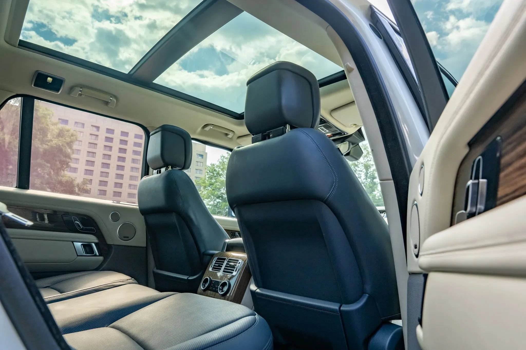 Used 2018 Land Rover Range Rover HSE AWD/4WD image 15