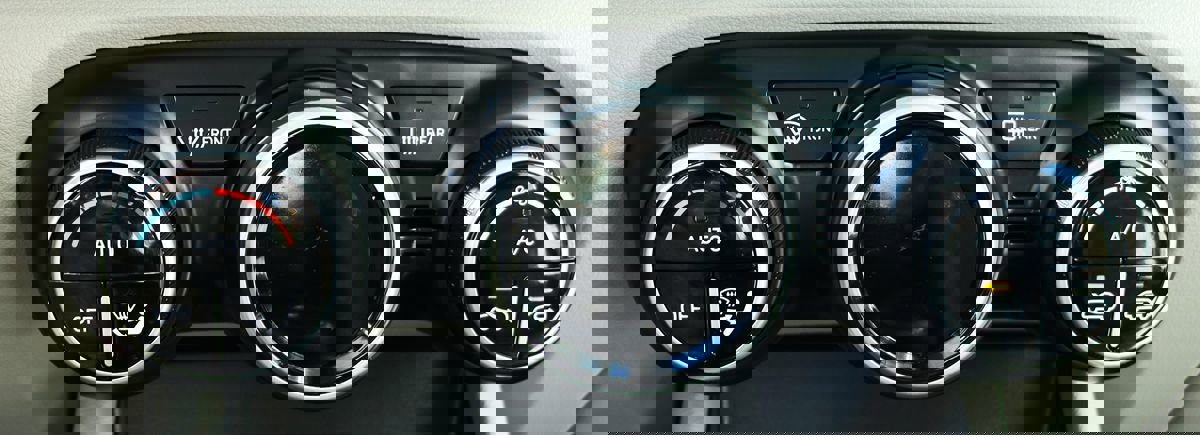 Used 2024 Hyundai Venue SEL image 45