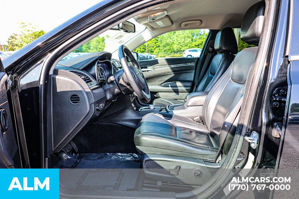 Used 2017 Chrysler 300 Limited RWD image 18