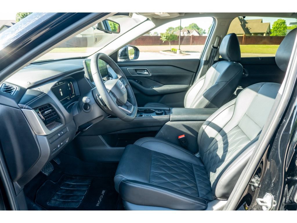 Used 2026 Nissan Rogue Platinum w/ Platinum Premium Package AWD/4WD image 12