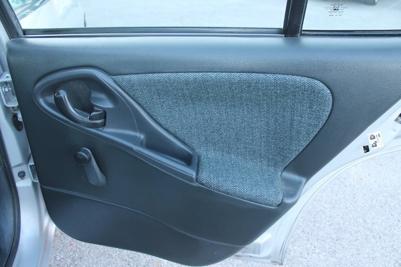 Used 2005 Chevrolet Cavalier Sedan w/ Preferred Equipment Group FWD image 27
