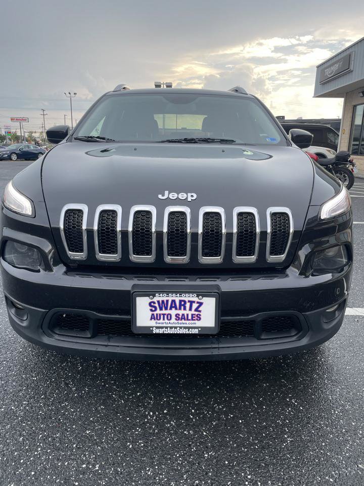 Used 2016 Jeep Cherokee Latitude AWD/4WD image 2