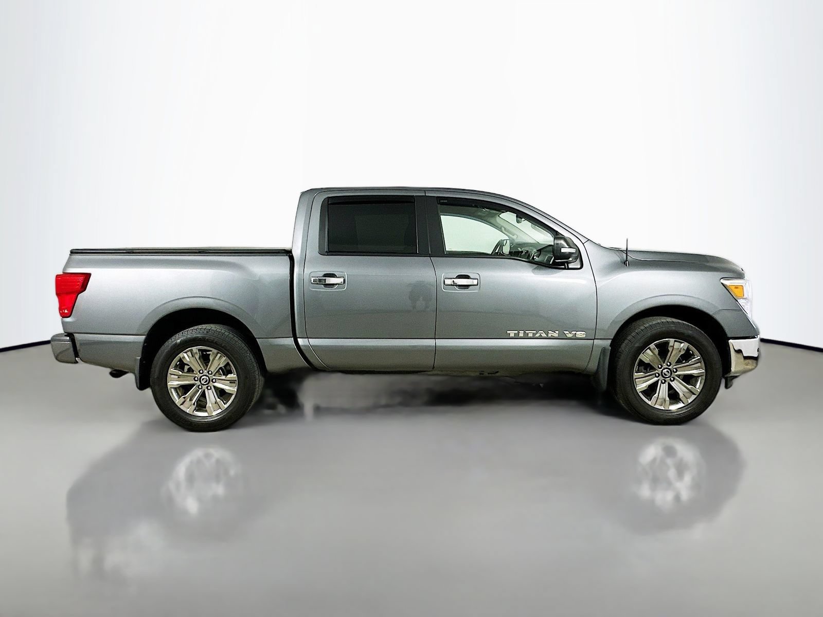 Used 2019 Nissan Titan SV w/ SV Convenience Package AWD/4WD image 4