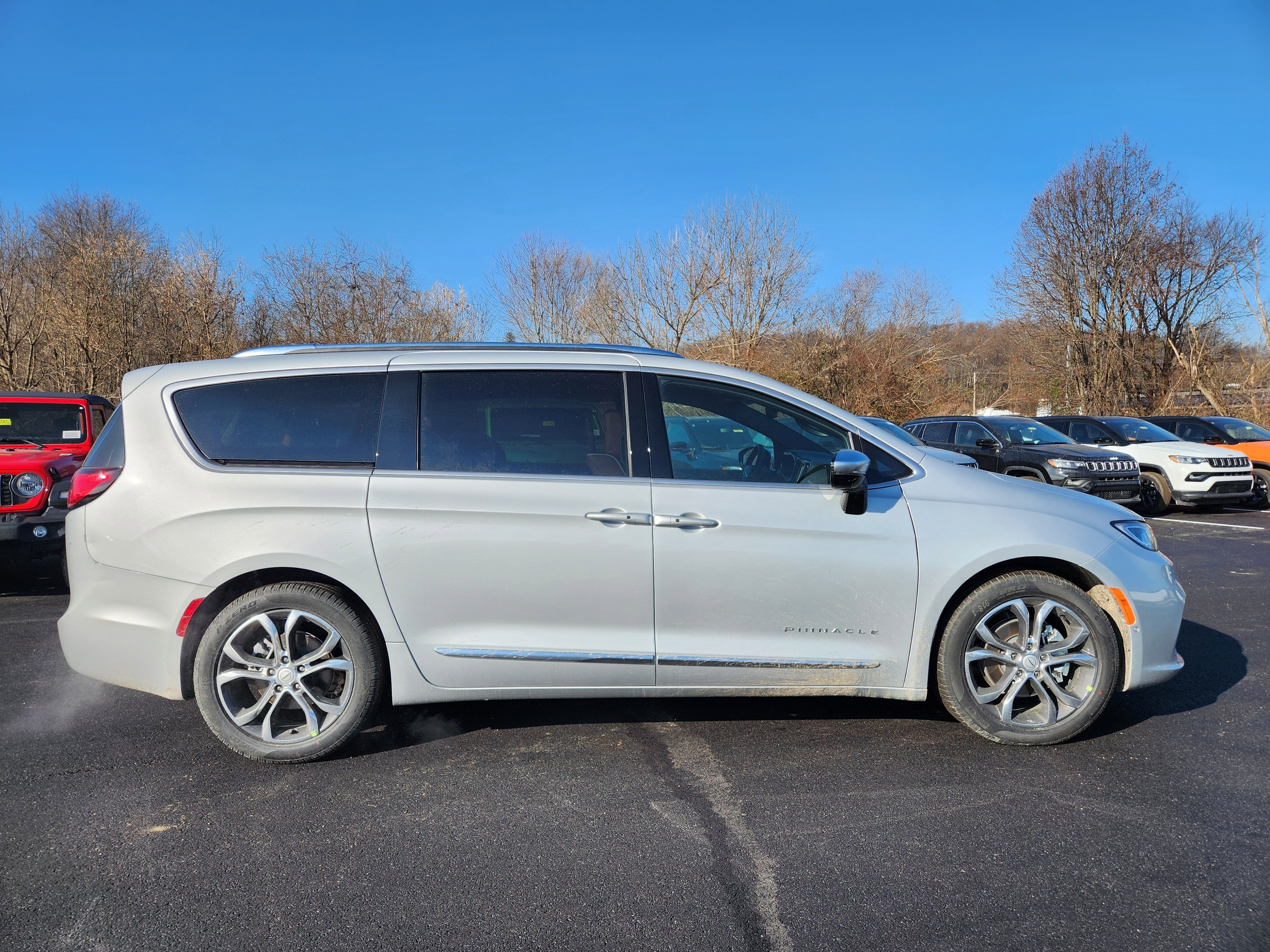 New 2026 Chrysler Pacifica Pinnacle image 17