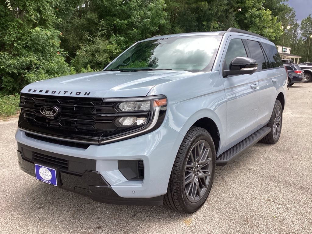New 2026 Ford Expedition Platinum w/ Stealth Appearance Package AWD/4WD image 3